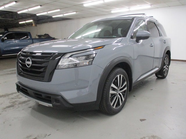2024 Nissan Pathfinder Platinum photo 3
