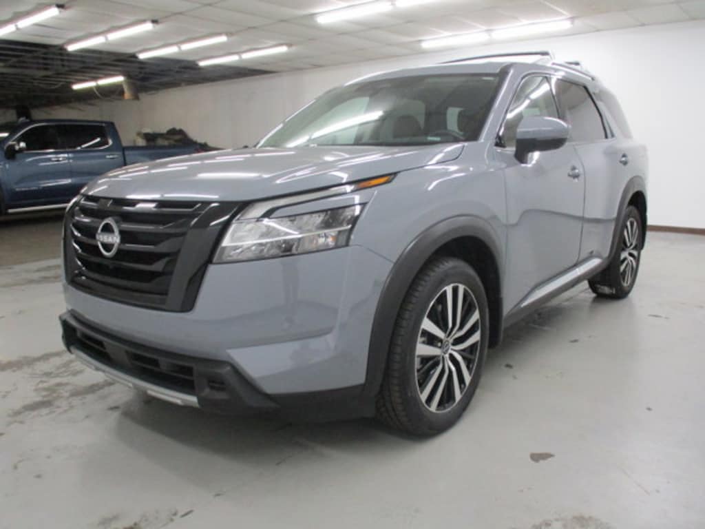 Used 2024 Nissan Pathfinder Platinum SUV