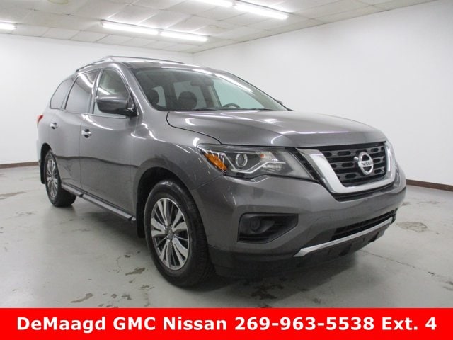 2019 Nissan Pathfinder S's photo