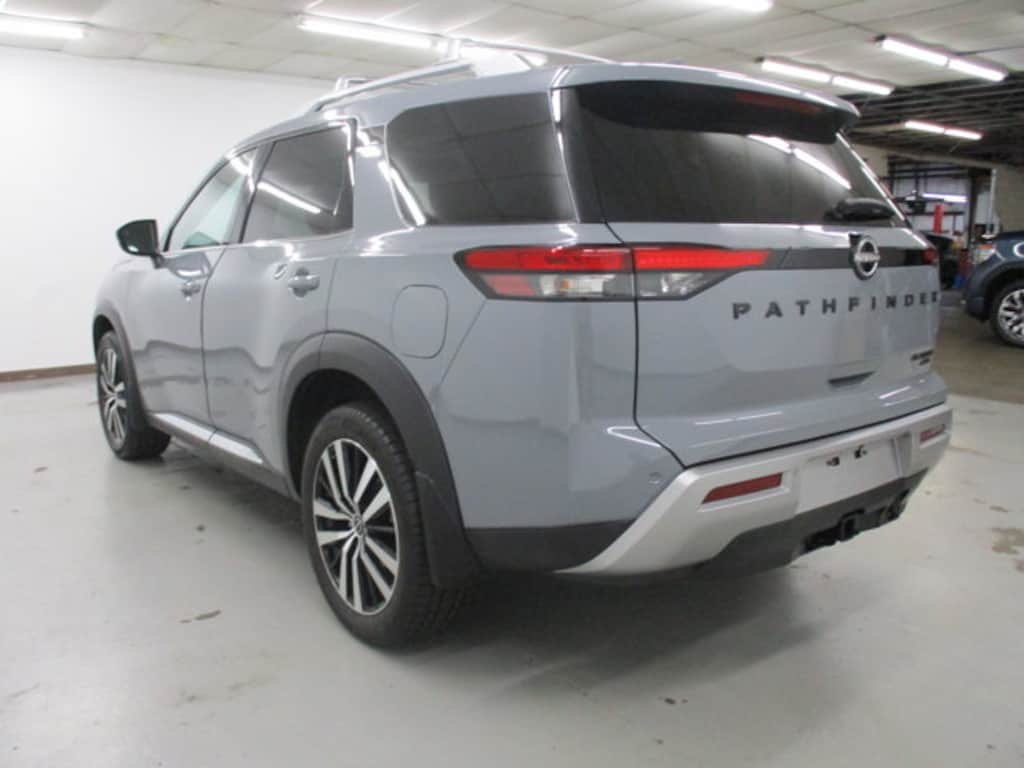 Used 2024 Nissan Pathfinder Platinum SUV