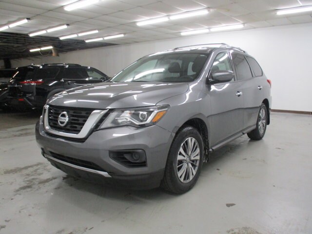 2019 Nissan Pathfinder S photo 3