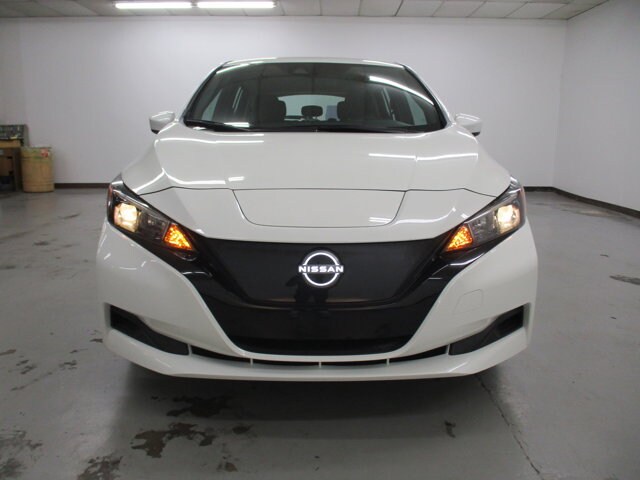 2023 Nissan Leaf S photo 2
