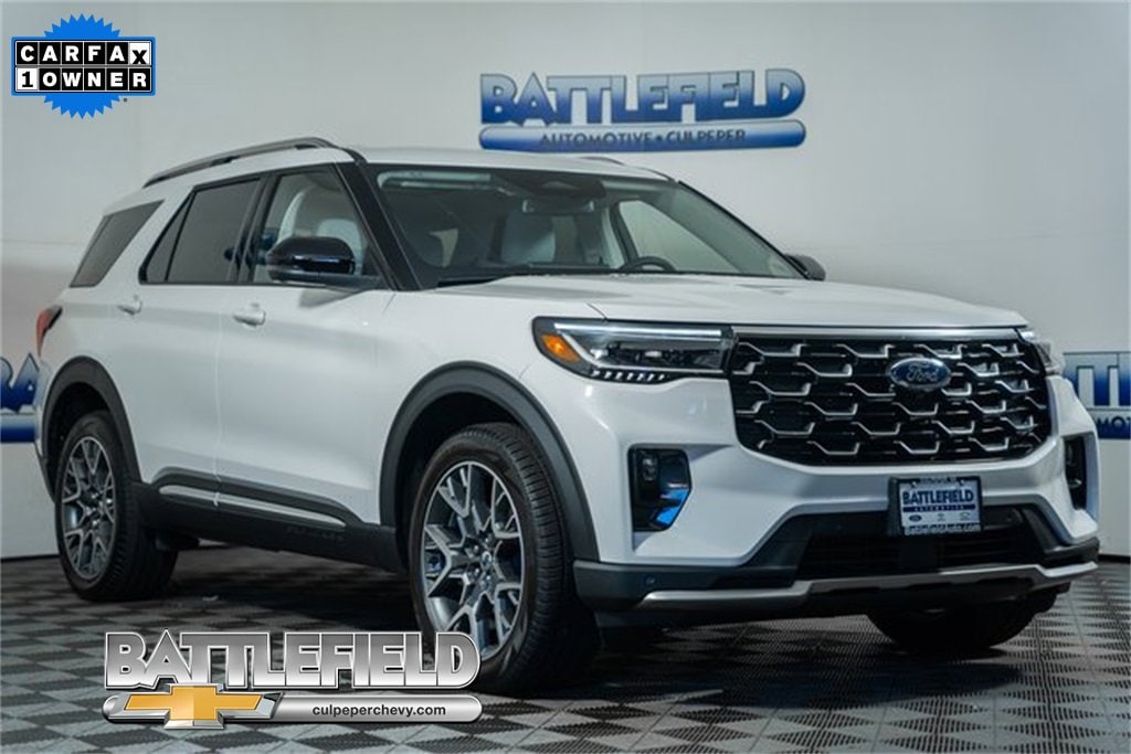 2025 Ford Explorer Platinum's photo