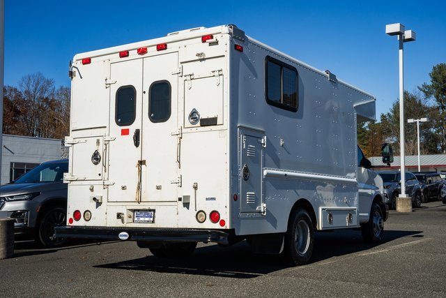 2009 Chevrolet Express 3500 Work Van Cutaway photo 4