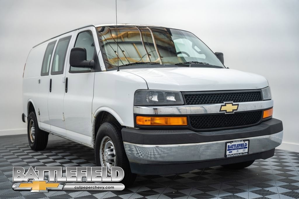 2017 Chevrolet Express 3500 Work Van HD's photo