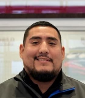 Staff member Alex Arias from ID_f08550cf69ab