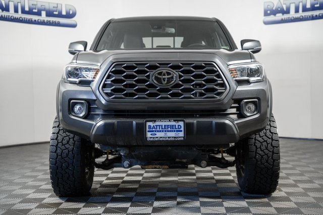 2023 Toyota Tacoma TRD Off-Road V6 photo 2