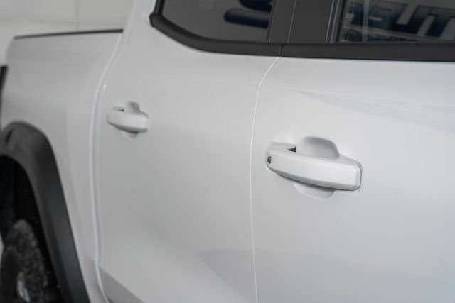 2026 Chevrolet Colorado ZR2 - Photo 18