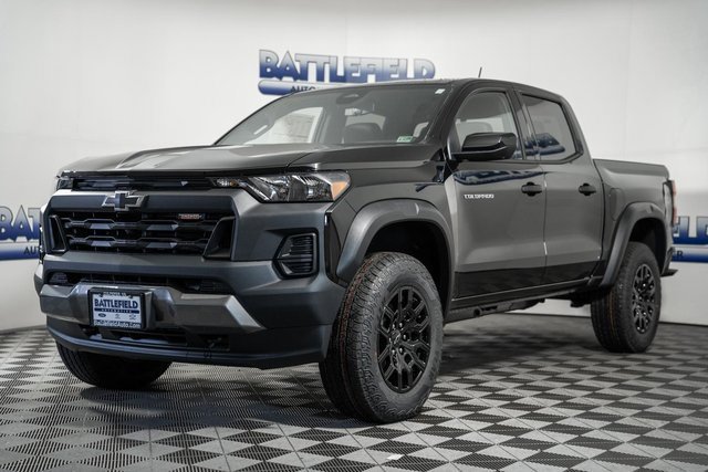 2026 Chevrolet Colorado Trail Boss photo 2