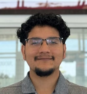 Staff member Axel Zamora from ID_3031e75bed78