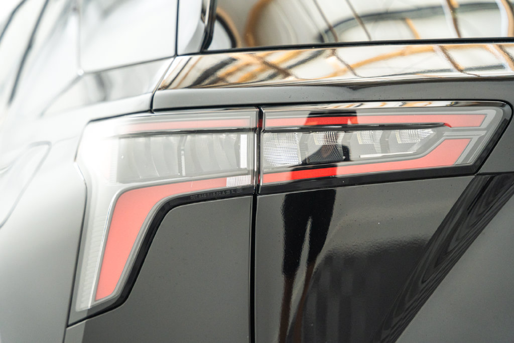 2027 Chevrolet Equinox LT - Photo 8