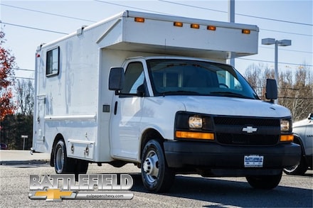 2009 Chevrolet Express Cutaway 3500 3500 Truck