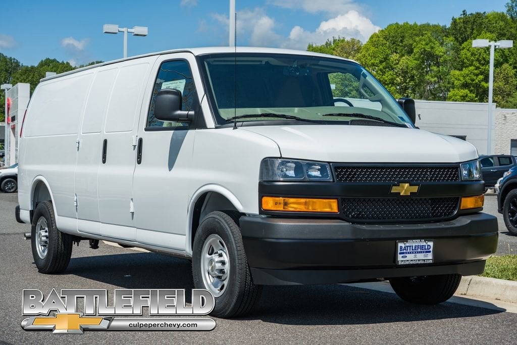 2026 Chevrolet Express 2500 Extended Work Van HD's photo