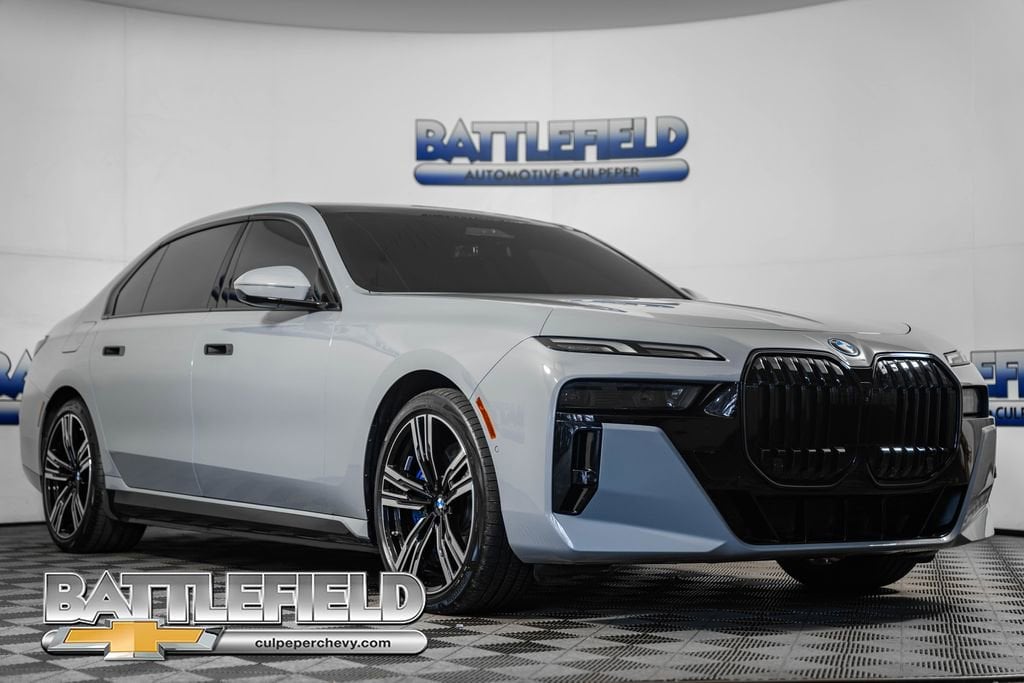 2025 BMW 7 Series 750e xDrive Sedan's photo