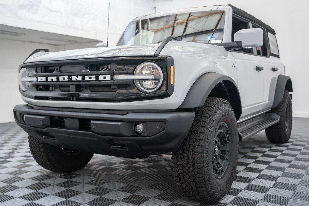 New 2026 Ford Bronco Outer Banks SUV