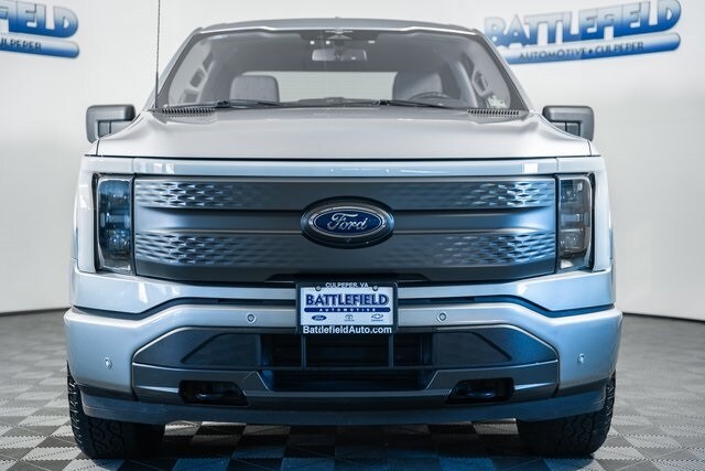 2023 Ford F-150 Lightning XLT photo 2