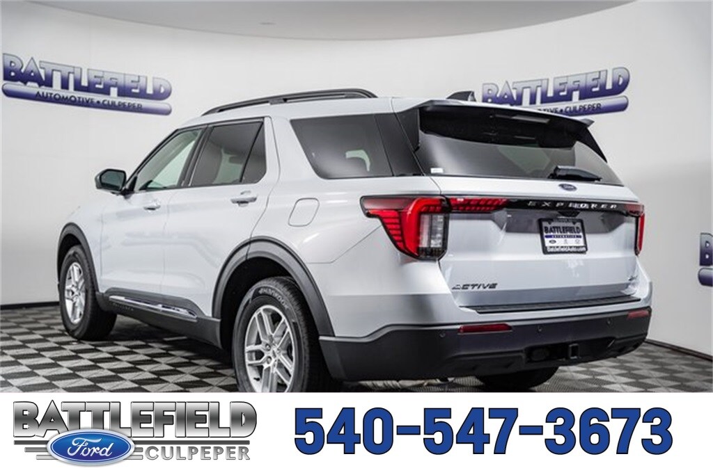 2025 Ford Explorer photo 4