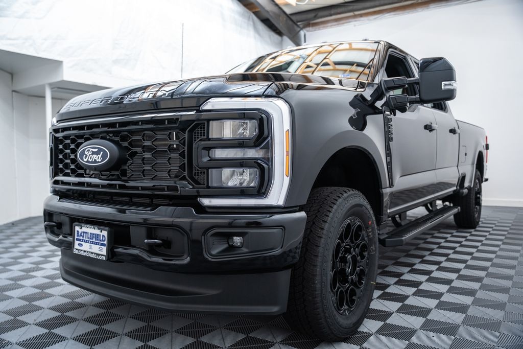 New 2027 Ford F-250 Lariat Truck