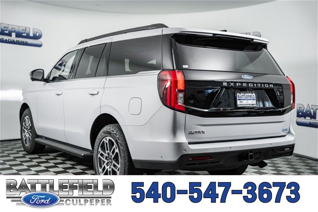 2025 Ford Expedition photo 4