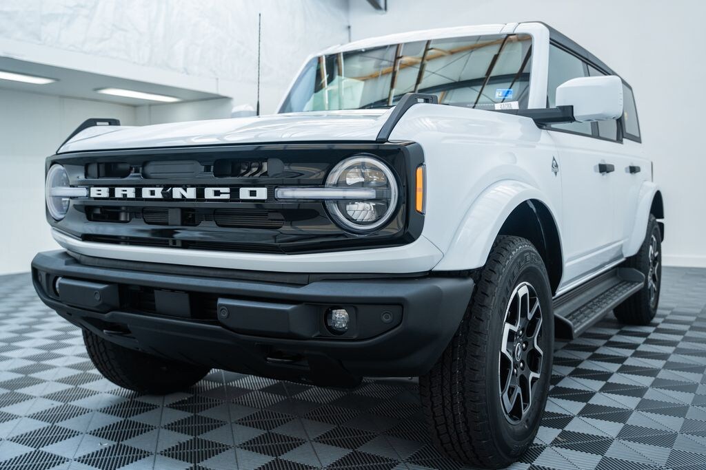 New 2026 Ford Bronco Outer Banks SUV
