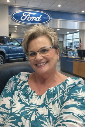 Staff member Robin Huff from ID_1ab2ad7e2bd7