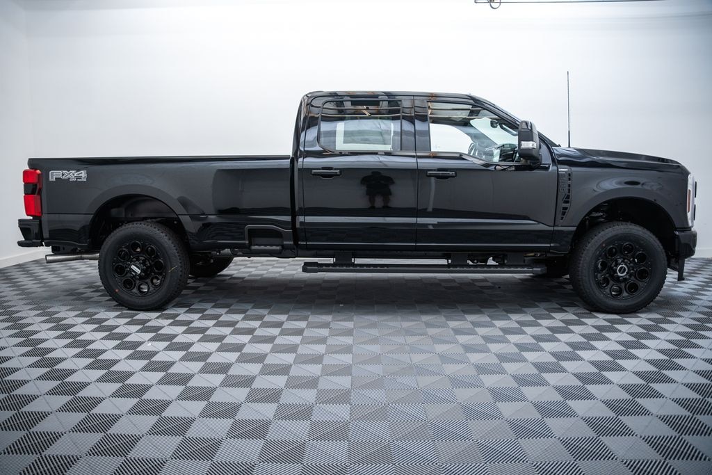 New 2027 Ford F-250 Lariat Truck