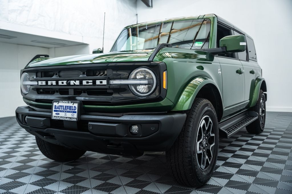 Certified 2025 Ford Bronco Outer Banks SUV