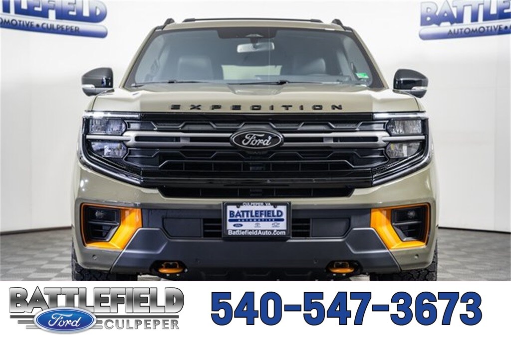 2025 Ford Expedition photo 2