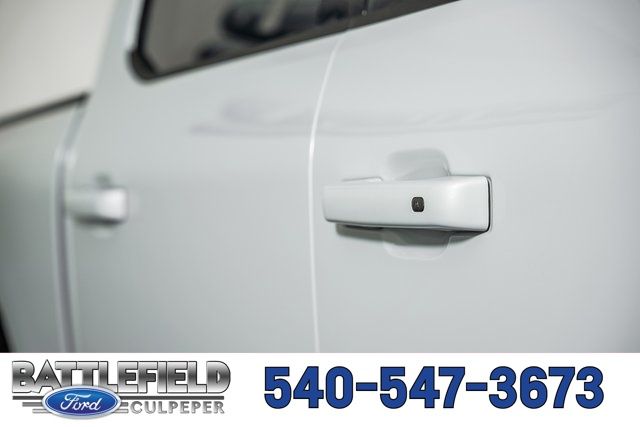 2025 Ford F-150 Lightning Flash - Photo 16
