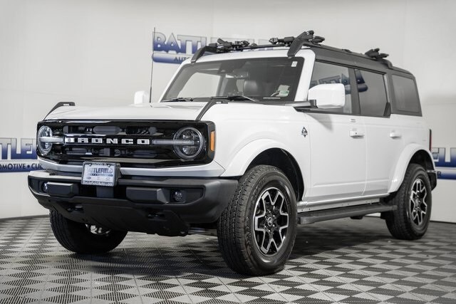 2023 Ford Bronco Outer Banks photo 3