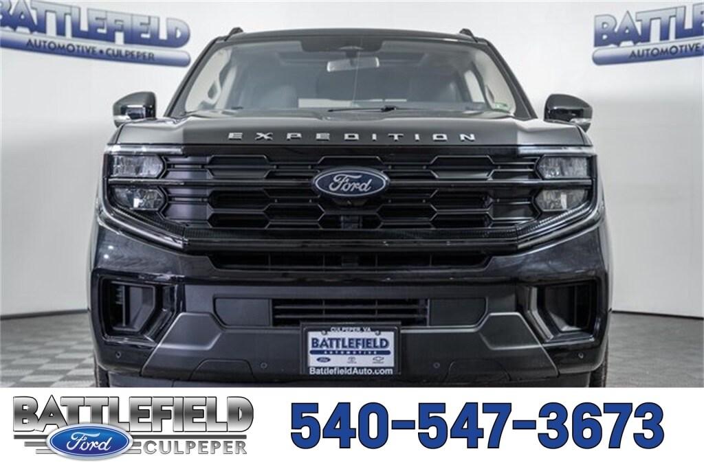 2025 Ford Expedition photo 2