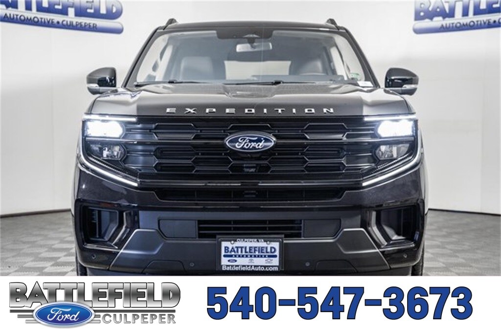 2025 Ford Expedition photo 2