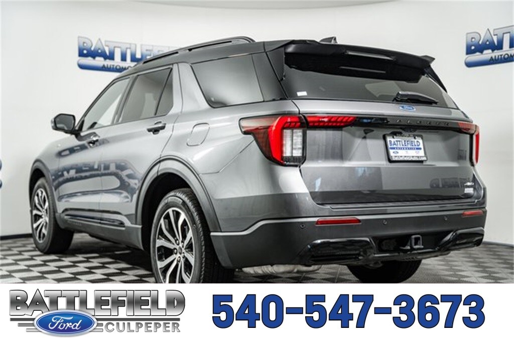 2025 Ford Explorer ST-Line photo 4