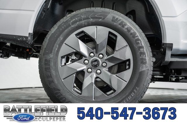 2025 Ford F-150 Lightning Flash - Photo 18