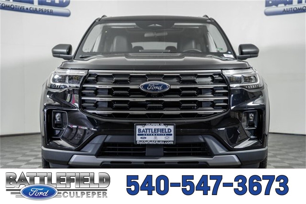 2025 Ford Explorer photo 2