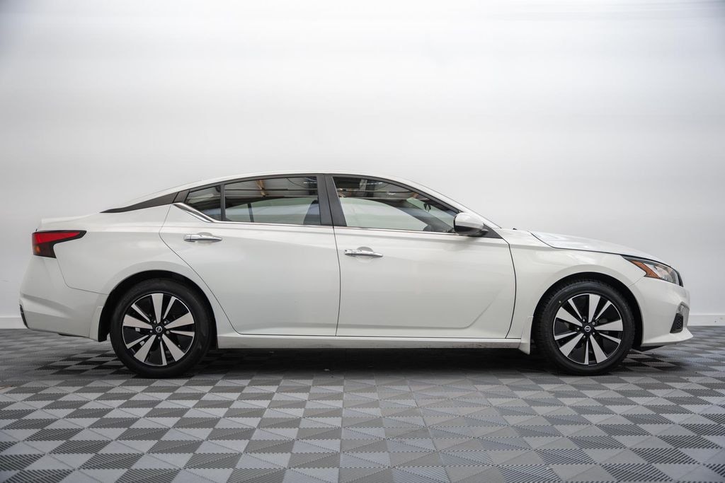 Used 2022 Nissan Altima 2.5 SV Sedan