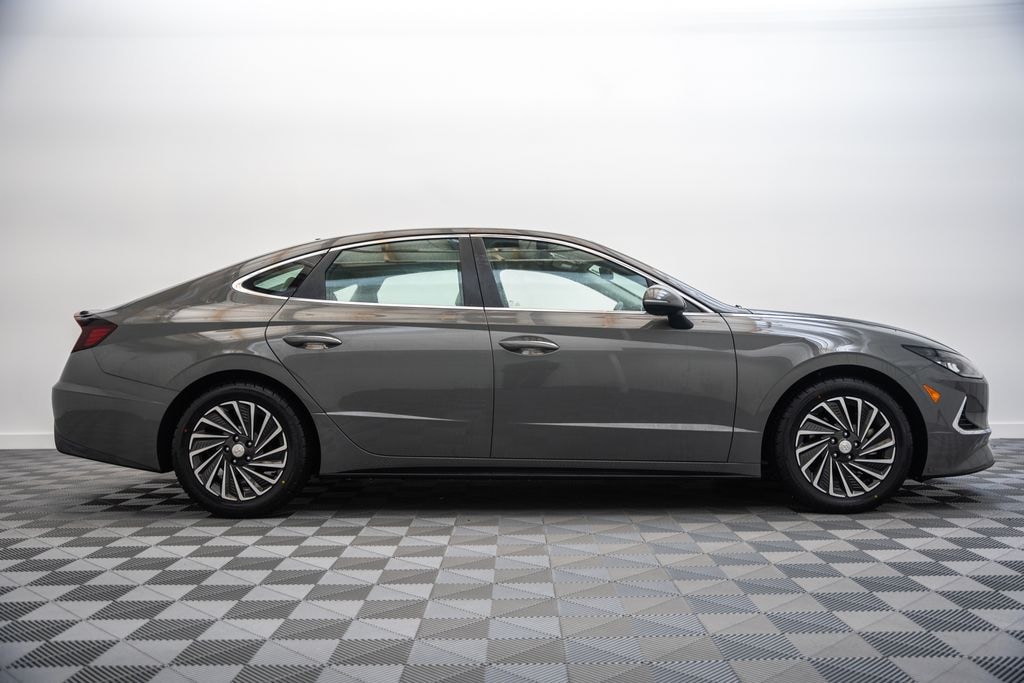 Used 2022 Hyundai Sonata Hybrid SEL Sedan