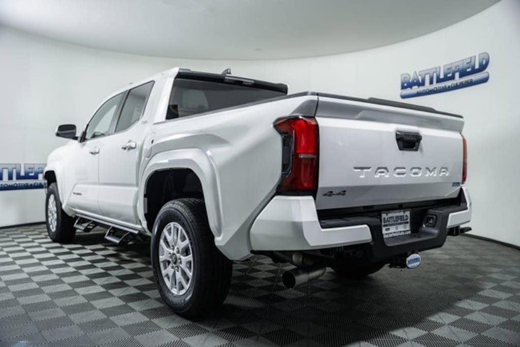 New 2025 Toyota Tacoma SR5 4X4 DOUBLE CAB