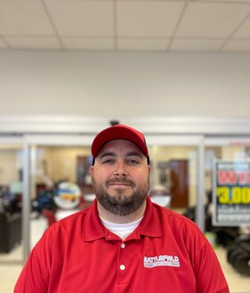 Staff member Robby Allen from ID_5517444535f0