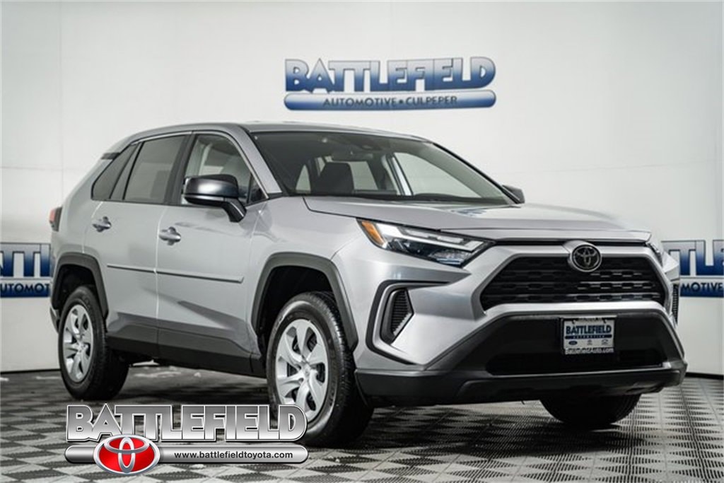 2024 Toyota RAV4 LE's photo