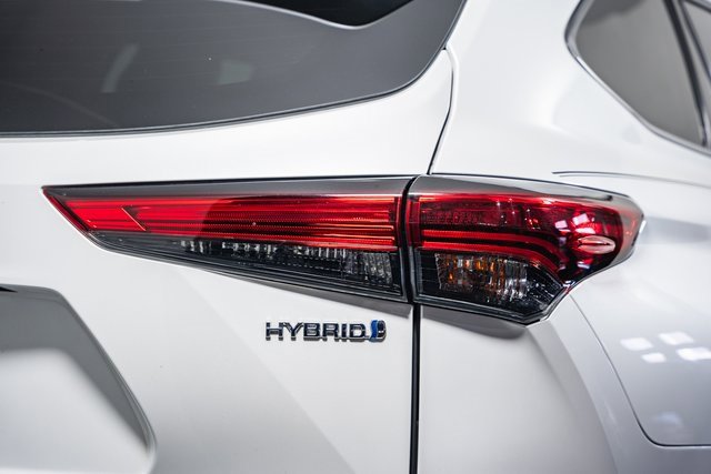 2022 Toyota Highlander Hybrid Bronze Edition photo 3