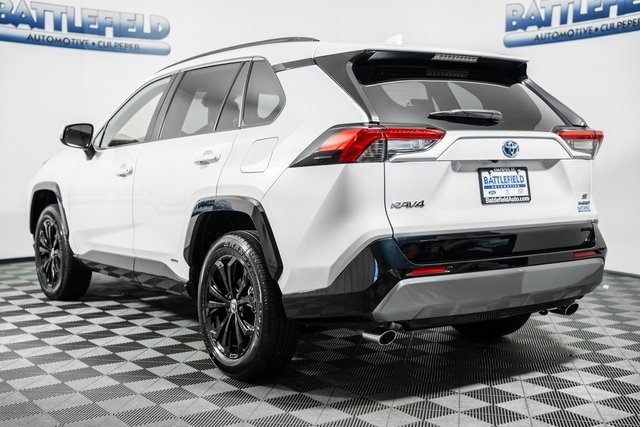 2024 Toyota RAV4 Hybrid SE photo 2