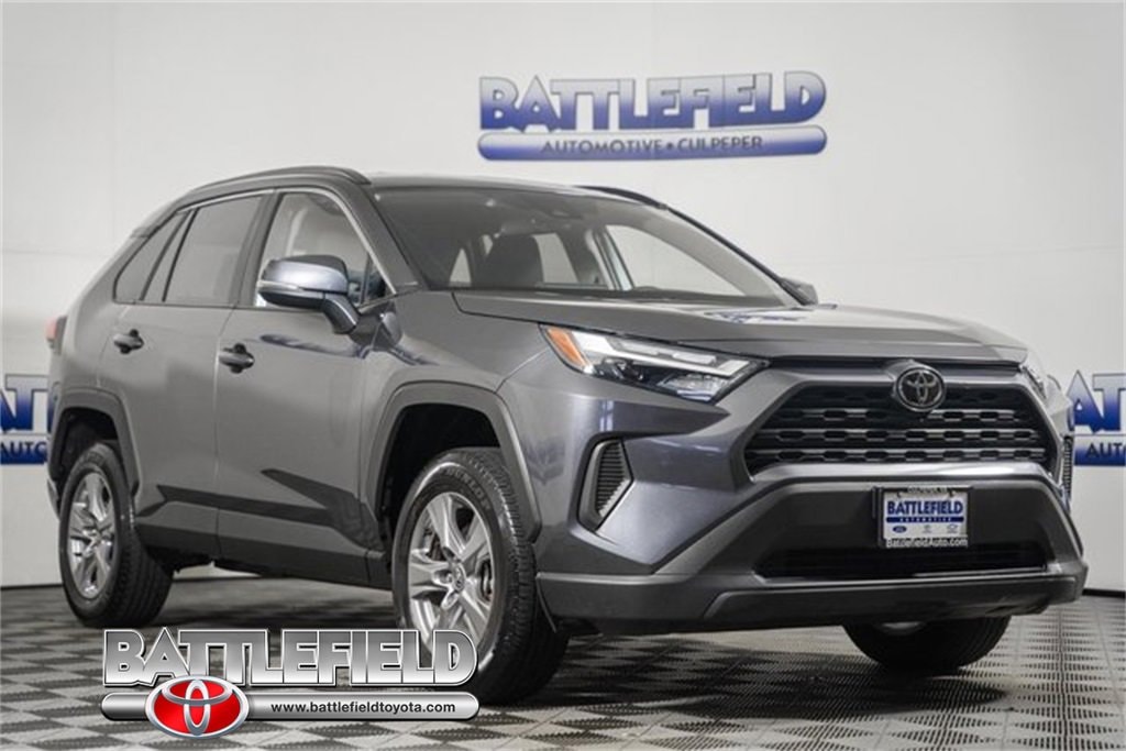 2025 Toyota RAV4 XLE's photo
