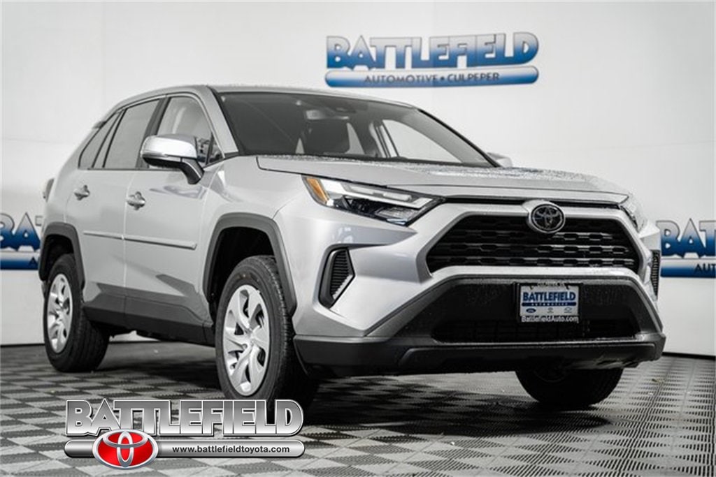 2025 Toyota RAV4 LE's photo