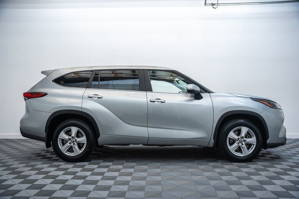 Used 2023 Toyota Highlander Hybrid LE SUV