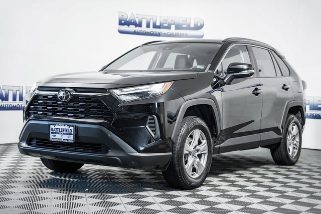 2023 Toyota RAV4 XLE photo 3