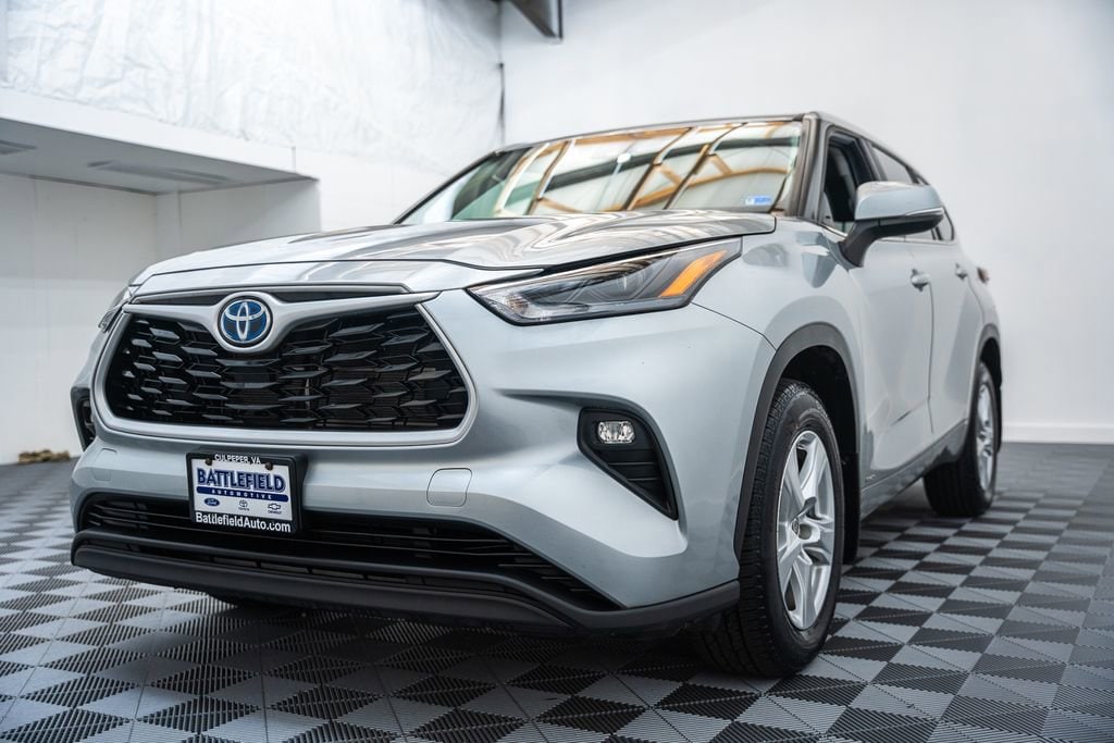 Used 2023 Toyota Highlander Hybrid LE SUV