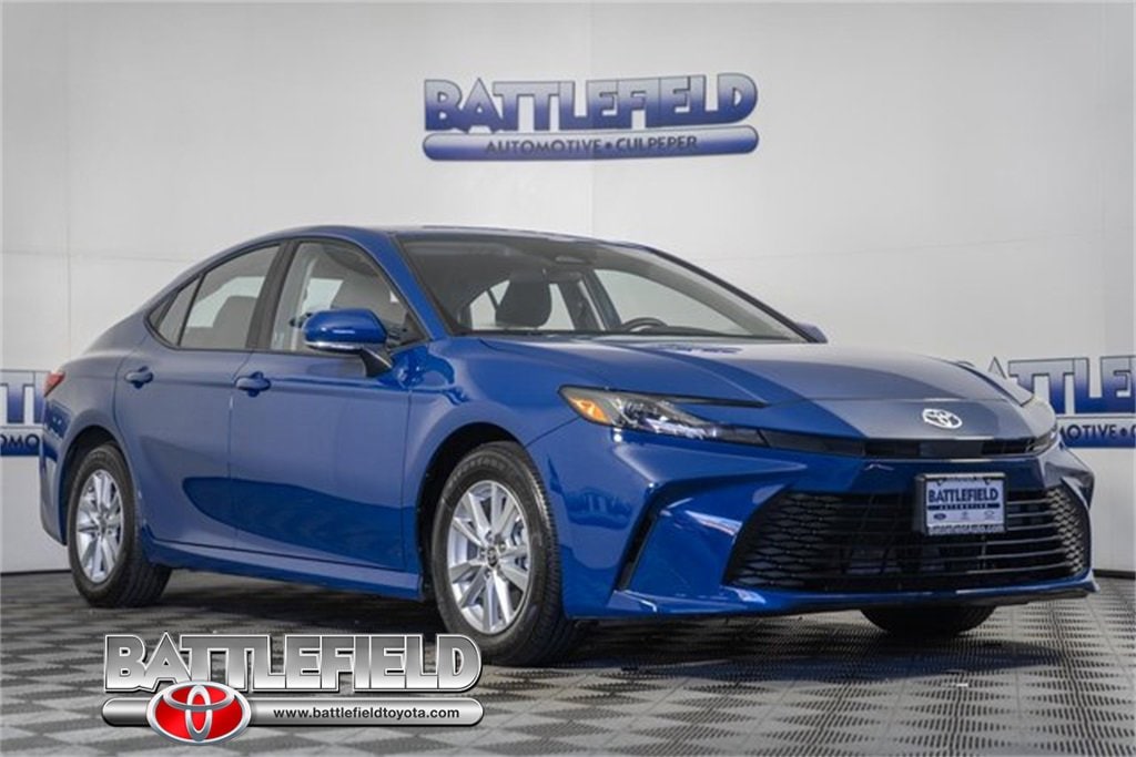 2025 Toyota Camry LE's photo