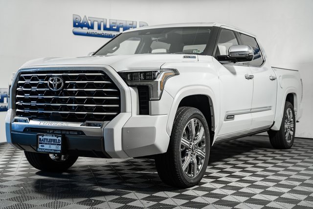 2025 Toyota Tundra CapStone CrewMax photo 3