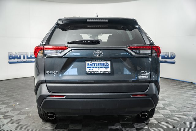 2025 Toyota RAV4 XLE photo 3